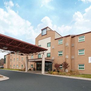 Travelodge By Wyndham Romulus Detroit Airport